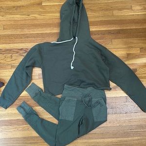 WILD FABLE - WOMEN’S OLIVE GREEN HOODIE AND TIGHTS/JOGGERS - SIZE XS
